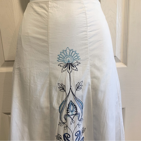 White Skirt with Blue Embroidery Design ❤️New Listing❤️ - Picture 3 of 7